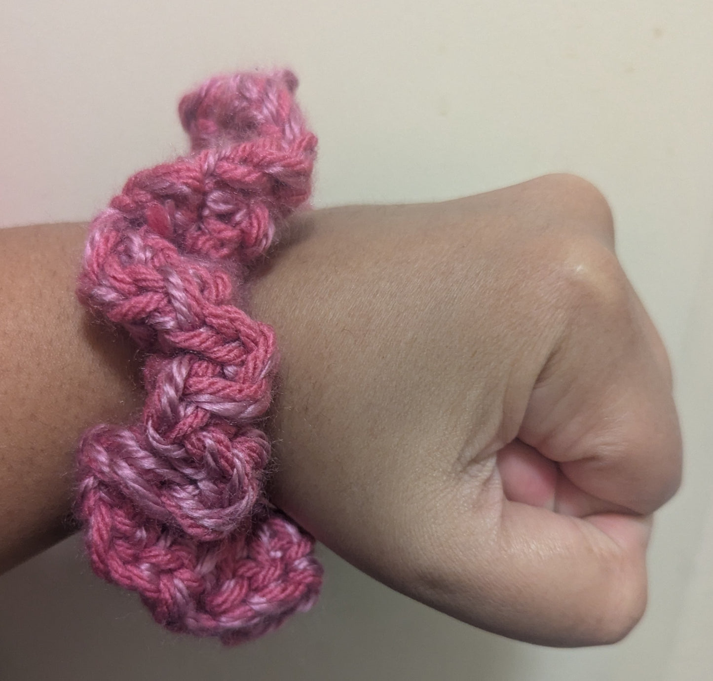 Pink & Plum Crochet Scrunchie, Pink & Plum Crochet Scrunchie, Handmade Pink & Plum Scrunchie, Boho Two-Tone Crochet Scrunchie in Pink & Plum, Unique Pink & Plum Hair Scrunchie,