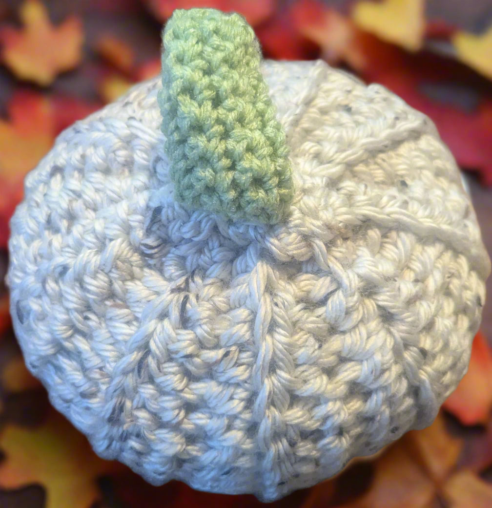 Speckled Cream Crochet Pumpkin, Handmade Cream Amigurumi Pumpkin Decor, Spooky Season Crochet Pumpkin,Boho Crochet Pumpkin, Halloween Decor, Halloween Gift,Fall, Halloween, Home decor, Home Accent