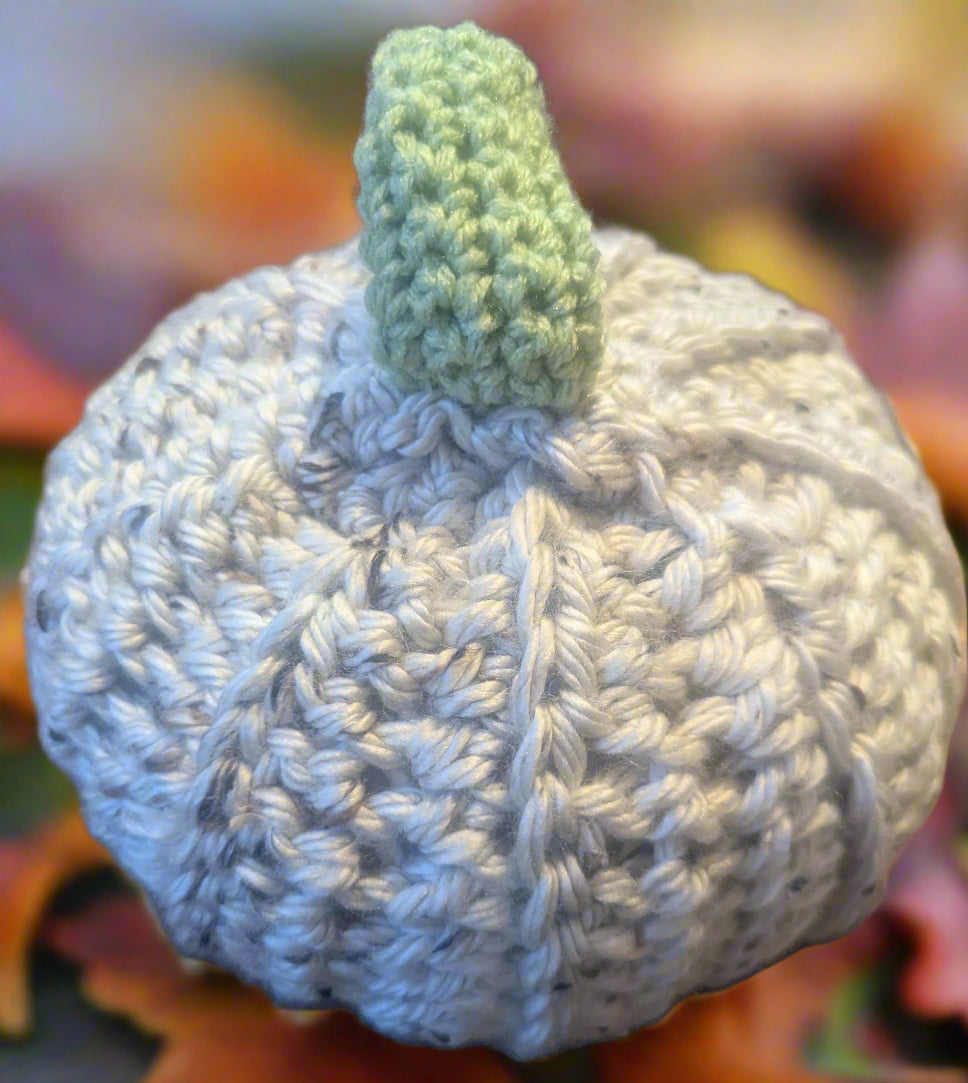 Speckled Cream Crochet Pumpkin, Handmade Cream Amigurumi Pumpkin Decor, Spooky Season Crochet Pumpkin,Boho Crochet Pumpkin, Halloween Decor, Halloween Gift,Fall, Halloween, Home decor, Home Accent